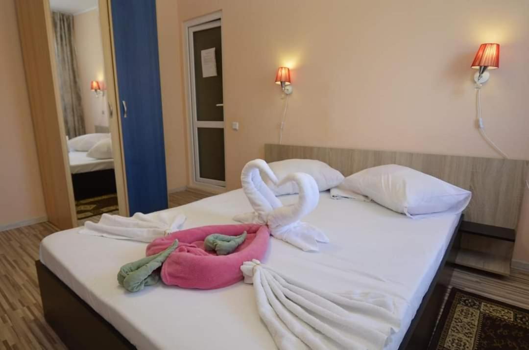 Vila Robert Hotel Schitu Buitenkant foto