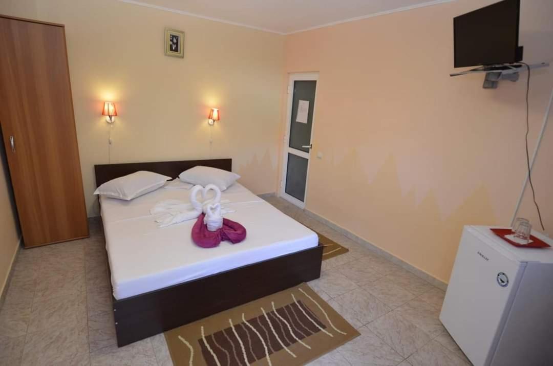 Vila Robert Hotel Schitu Buitenkant foto