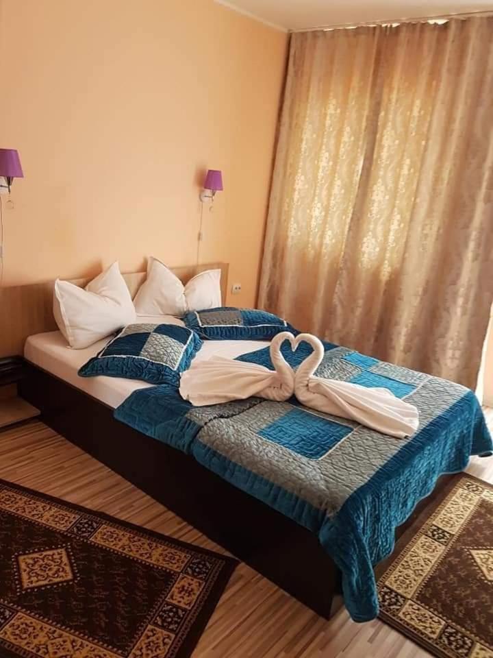 Vila Robert Hotel Schitu Buitenkant foto